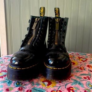 Black platform Dr Martens